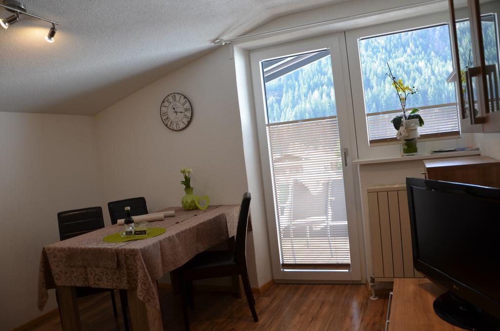 Appartement Alpengluehn Oetz Bagian luar foto